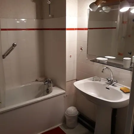 T2 Les Bains Pyrenees Ariegeoises Apartment *